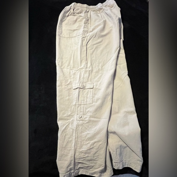 White Stag Women's Relaxed Fit Tan Cargo Pants/Capris size S/M - Picture 9 of 12